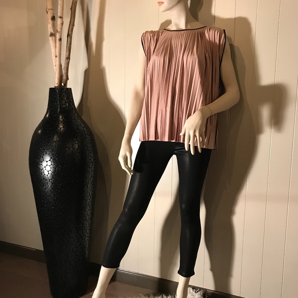 Colorblock Sleeveless Blouse - Picture 2 of 8